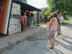 Projekt młodzieżowy- malowanie przystanków w Wiązownicy Kolonii. Lipiec 2013.